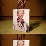 <b>쇼핑백</b> 하나도 참 기발하게 만들었네
