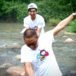 어린아이처럼 신나게 <b>물놀</b>이 하는 은지원-이승기