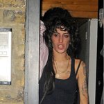 점점 <b>미이라</b>로 변해가는 에이미와인하우스;;덜덜 무서워~