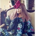 완전 색다른 분위기의 김정은, 요술쟁이 <b>컨셉</b>이야?