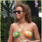 비키니 <b>차림</b>의 비욘세, 갑자기 후덕해진 최근ㅠ