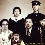 [신동엽] 어릴적 가족사진... <b>인상</b>쓰고 있는애가~ ㅋㅋㅋ