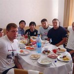 식당에서 너무 시끄러워서 들어가봤다