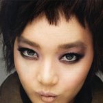 스모키화장 컬러<b>렌즈</b>, 고양이같이 나온 신민아