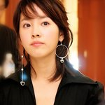 <b>한지민</b>, 짝짝이 귀걸이.. 유행하려나