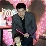 김명민 <b>팬</b>미팅에 <b>온</b> 아들 사진과 그 외~