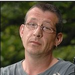 바람난 남편 가족들 얼굴을 등에다가 문신으로?