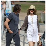 니콜 <b>키드</b>만, 남편과 맨발로 길거리를 산책하는 모습