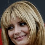 예쁜 쇄골이 돋보이는 <b>미샤</b> 바튼! s라인이 굳!