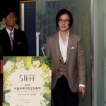 꽃미남 김혜성, 긴머리 묶고 안경쓰니 욘사마같네;
