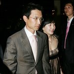 <b>이아현</b>, 남편 손잡고 윤다훈 결혼식 참석