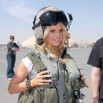 쿠웨이트 군부대에 간 제시카<b>심슨</b>,남자들난리났넹!!!