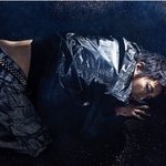 <b>땅</b>에 파묻힌 하정우!!눈빛은 섬뜩해!!