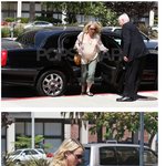 만삭의 나오미 <b>왓츠</b>, 힘겨워보여