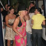 브리트니 파티에서 비키니<b>차림</b>