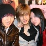 ss501 미모의 여성과 너무 <b>밀착</b>한 사진