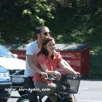 <b>드류</b>베리모어♡남친과 자전거타네,귀여어~