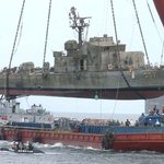 뜬금없이 <b>왠</b> 유령선???