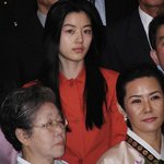 결혼식장에서,전지현 엄마와 함께 대박<b>미인</b>