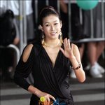 <b>옷감</b>이 부족했던 현영! 한쪽 팔은 어디로?