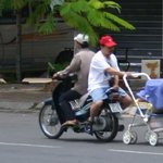 빠라<b>바라</b>바라밤~우리 아기 산책 중!