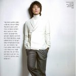 <b>날렵</b>한 턱선을 자랑하는 이준기! 새로운 화보~