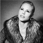 중년의 매력이 보이는 마리아 <b>벨로</b>의 고품격 화보