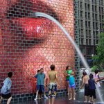 유리 아트, 물을 뿜는 여자