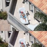 <b>궁전</b>같은 집에서 일광욕 즐기는 패리스 힐튼~