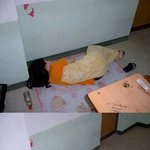 교실에서 돗자리 펴고 자는 고3 여학생, 좀 <b>안습</b>ㅠ