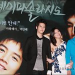 장근석 눈아프게 하는 <b>하늘색</b> 코트 입고~