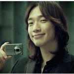 비 최근 카메라 광고 <b>캡쳐</b>, 머리가 거의 단발이네요!ㅋㅋ