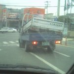 <b>트럭</b>은 <b>트럭</b>을 담아~♩ ♪ ♬ ♪