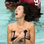 색즉시공2 이화선, 비키니 끈 풀려버린 순간 헉!