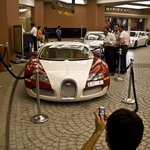 최고급 부가티 베이론, 이건 누구 <b>차야</b>?