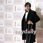 마봉춘 연기시상식에서 대상 받았던 <b>목발</b>포스 욘사마~