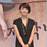 <b>세련미</b>가 물씬! 블랙드레스 입고 날씬몸매 드러낸 윤정희