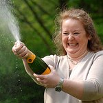 150억 복권대박 터진 영국녀 "쓰는 재미에 빠졌어~"