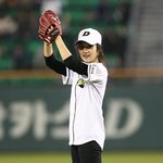 박민영 <b>시구</b>하는 모습