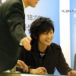 이준기 애니콜 <b>팬사인회</b>에서 눈웃음