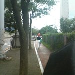 비는 오고, 집에는 가야겠고, <b>우산</b>은 없고..
