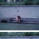 청계천에서 때밀고 <b>목욕</b>하는 아줌마;;