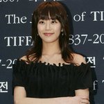 김효진 11자 다리가 더욱 돋보이게 하는 검은 <b>미니</b> 드레스