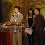 후계자 경쟁률 '10000대 1'...<b>tv</b> 통해 최종 10명 선발
