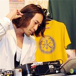 류승범 일일 <b>dj</b>하는 모습, 파마한 단발머리..난감해