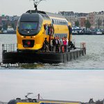 수륙 양용 <b>궤도</b>전철(?)