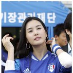 이젠 축구! 이다해 청치마 <b>시축</b> 패션