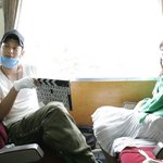 두 외계인 커플, 기차<b>안</b> 직찍 <b>사진</b>~
