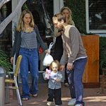 어린딸 루비를 돌보는게 힘든 <b>토비</b> 맥과이어ㅋㅋㅋ