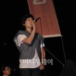 어제 촛불집회 참석한 문소리! 소신있는 모습 멋져!